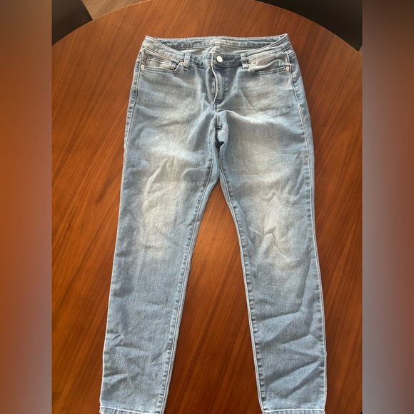 Michael Kors blue jeans with MK rear decal
SZ 8 - Picture 2 of 6